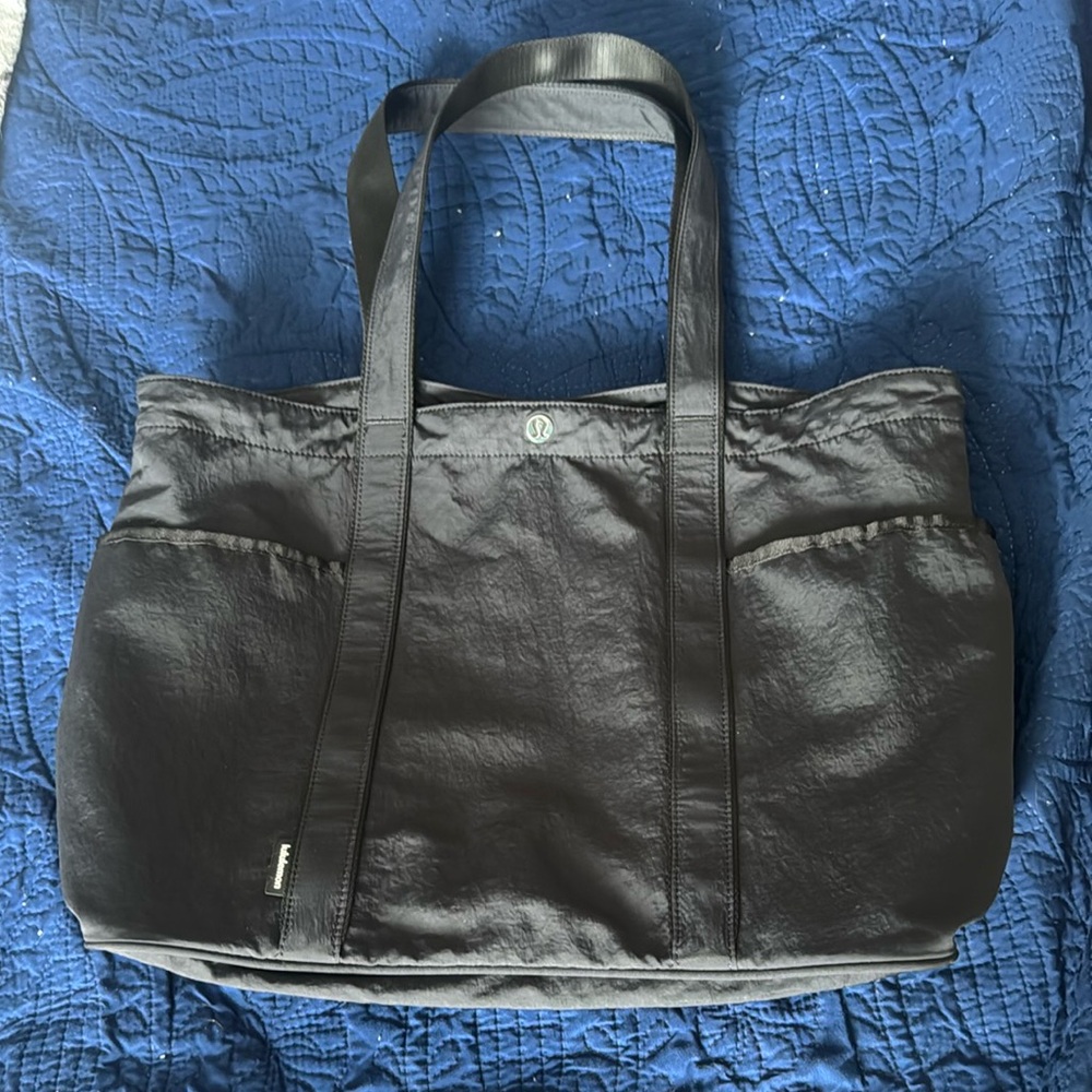 Lululemon Daily Multi Pocket Tote 20L